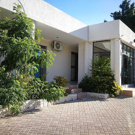 Pension Hotel Kamho Windhoek Bagian luar foto
