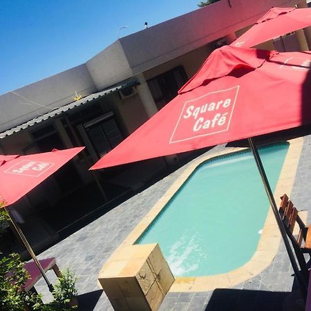Pension Hotel Kamho Windhoek Bagian luar foto