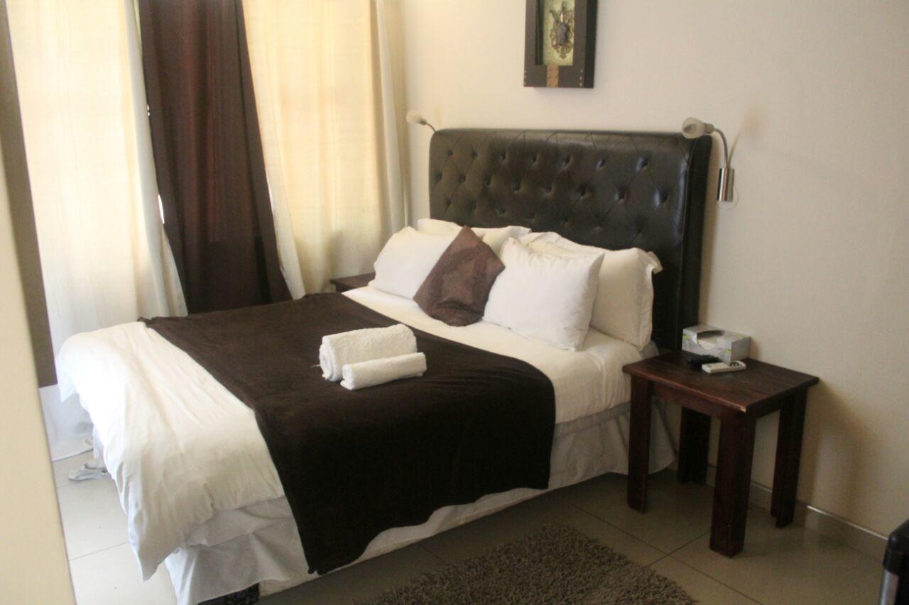 Pension Hotel Kamho Windhoek Bagian luar foto