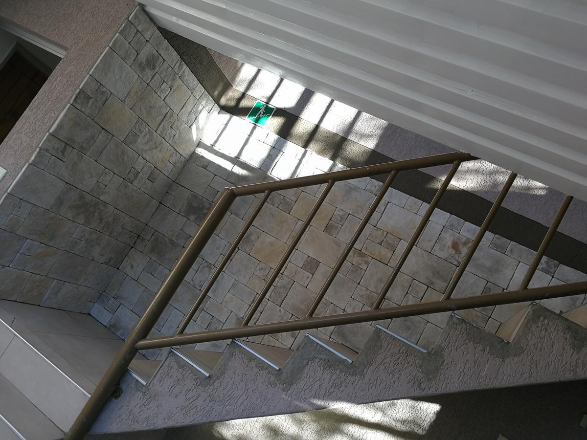 Pension Hotel Kamho Windhoek Bagian luar foto