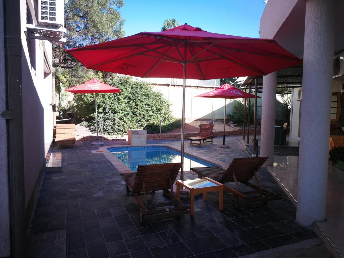 Pension Hotel Kamho Windhoek Bagian luar foto