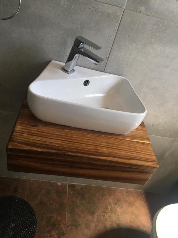 Pension Hotel Kamho Windhoek Bagian luar foto