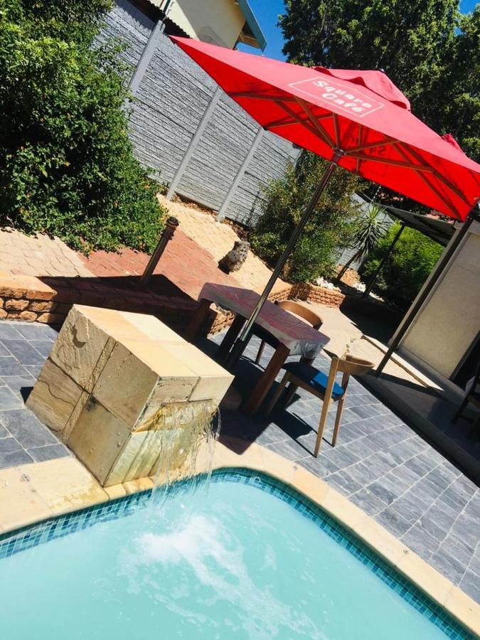 Pension Hotel Kamho Windhoek Bagian luar foto