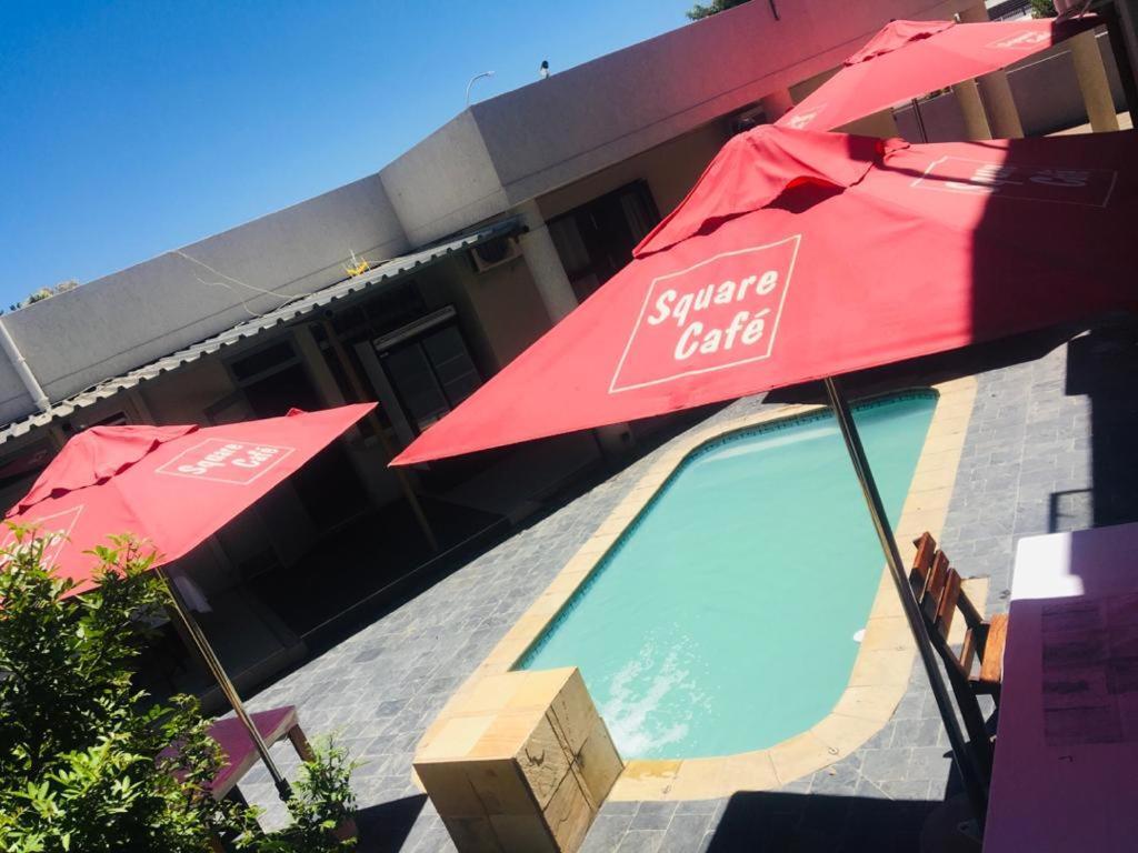 Pension Hotel Kamho Windhoek Bagian luar foto
